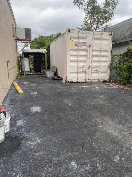Primary Photo Of 300 NW 2nd Ave, Hallandale Beach Warehouse For Lease