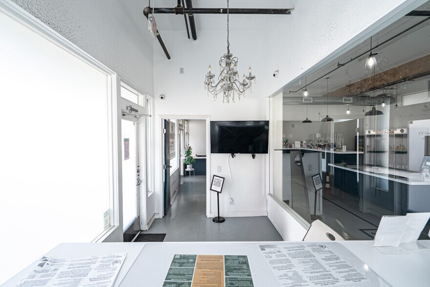 More Photos Of 353 S Palm Canyon Dr, Palm Springs Medical For Lease