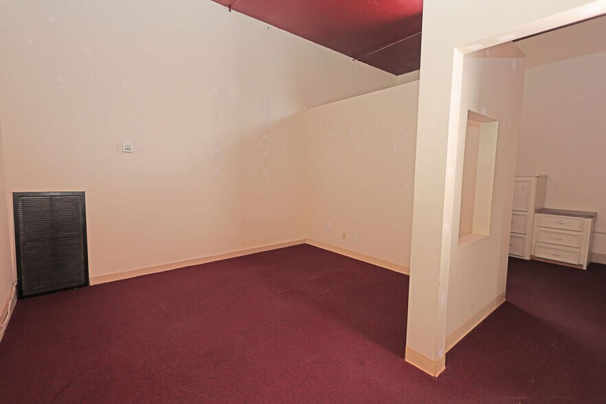 More Photos Of 303 E Main St, Humble Office For Lease