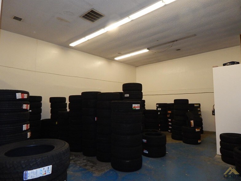 More Photos Of 1661 Union Ave, Bakersfield Auto Repair For Sale