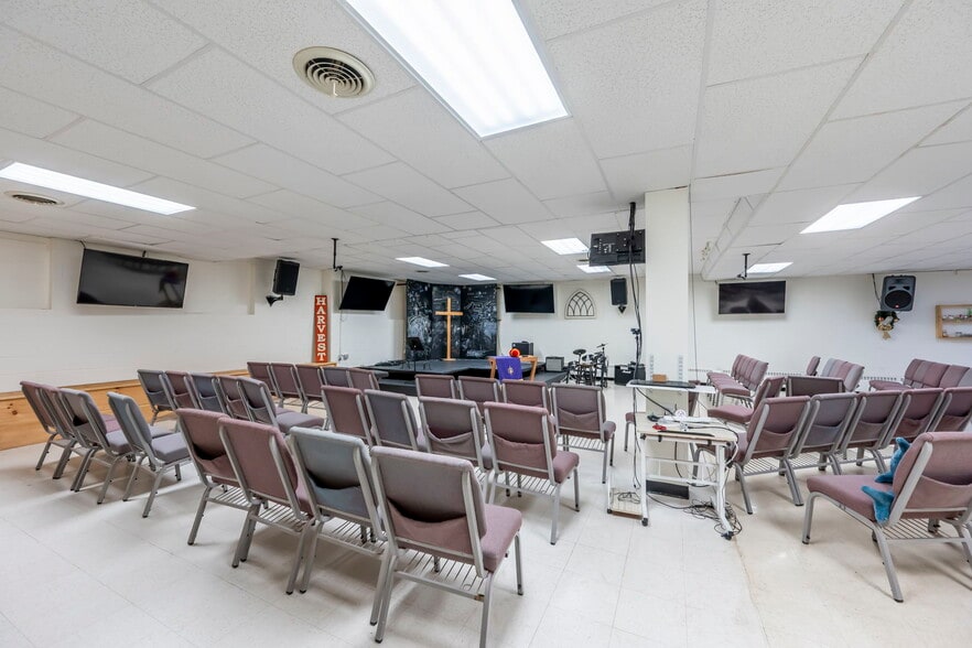More Photos Of 7740 Cherokee Rd, Richmond Religious Facility For Sale