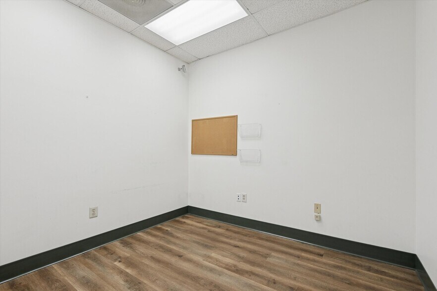 More Photos Of 10501 Academy Rd, Philadelphia Medical For Sale