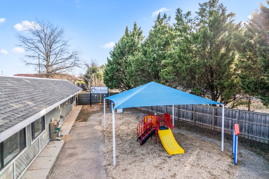 More Photos Of 211 Edds Ln, Sterling Schools For Lease