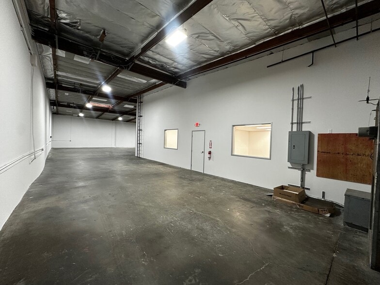 More Photos Of 15610-15630 S Figueroa St, Gardena Warehouse For Lease