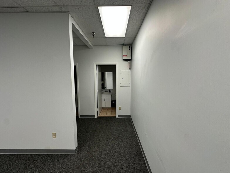 More Photos Of 14200-14280 Carlson Cir, Tampa Light Distribution For Lease