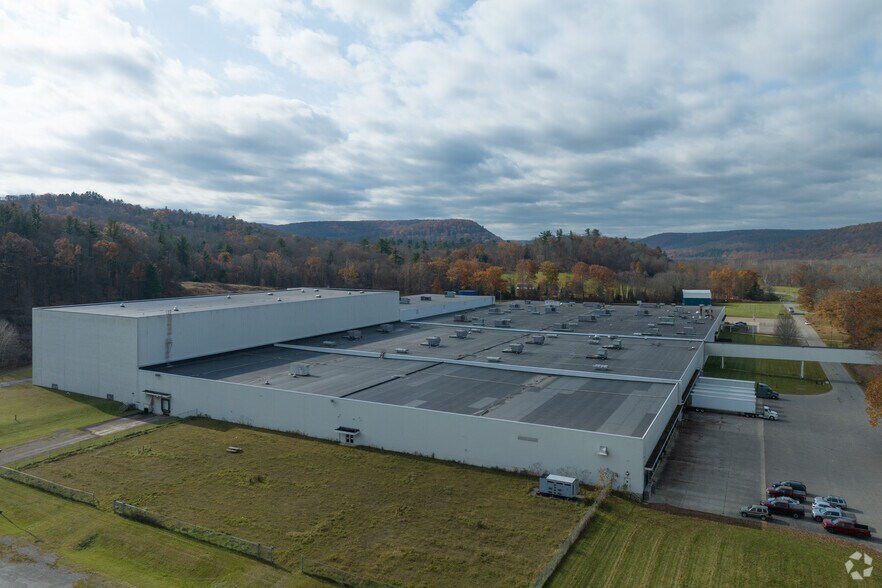 More Photos Of 200 Murray Dr, Warren Unknown For Lease