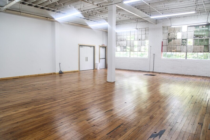 More Photos Of 100 S Mulberry St, Dickson Coworking Space