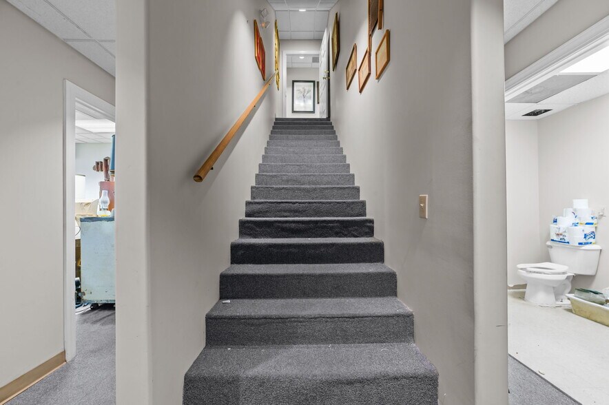 More Photos Of 829-843 W Star St, Greenville Warehouse For Sale