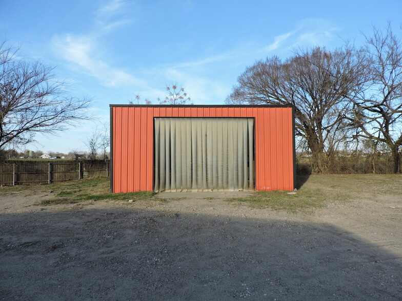 More Photos Of 920 W Mason St, Mabank Manufacturing For Sale