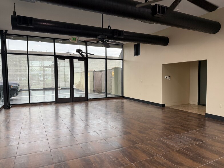 More Photos Of 4812 Stratos Way, Modesto Warehouse For Lease