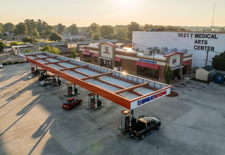 Primary Photo Of 1100 Summit Ave, Greensboro Service Station For Sale