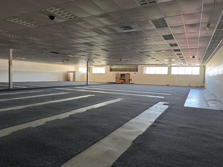 More Photos Of 9006 Greenwell Springs Rd, Baton Rouge Drugstore For Sale