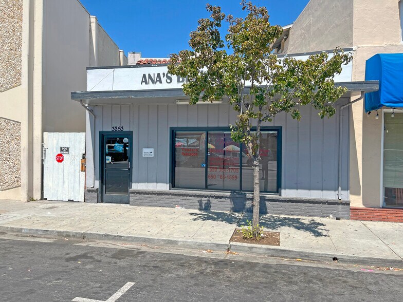 Primary Photo Of 3253 Middlefield Rd, Menlo Park Storefront For Sale