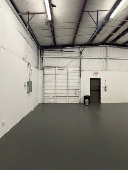 More Photos Of 4429 Spencer Hwy, Pasadena Warehouse For Lease