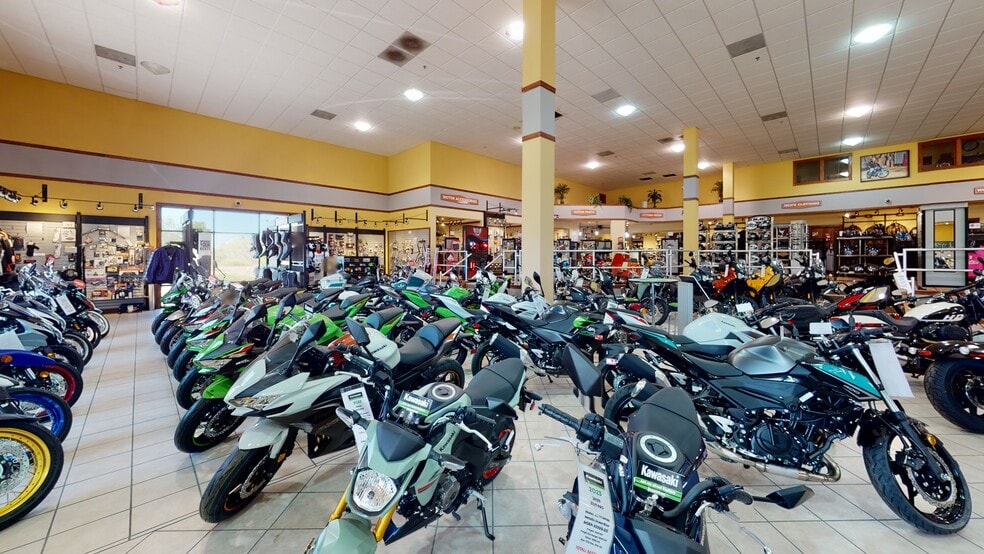 More Photos Of 1021 Goldenbelt Blvd, Junction City Auto Dealership For Sale