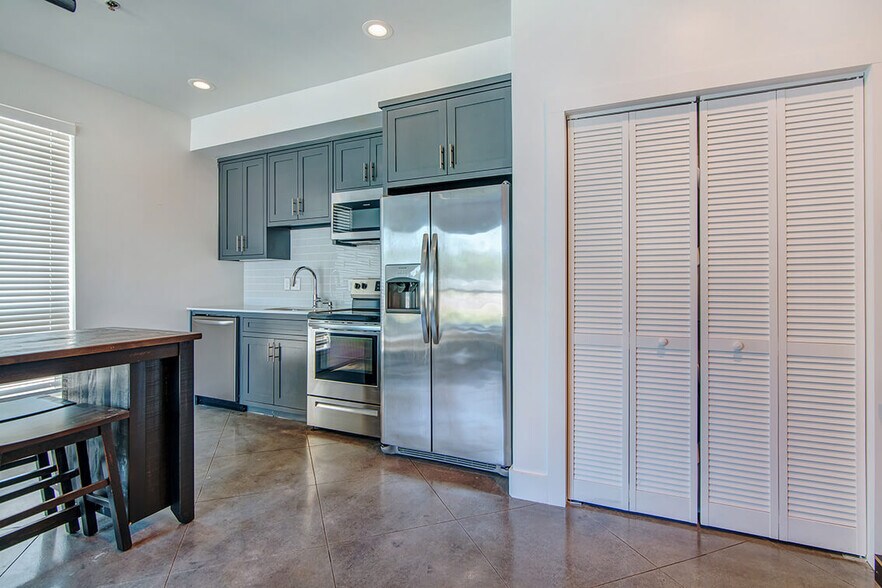 More Photos Of 404 Industrial St, Denton Apartments For Sale