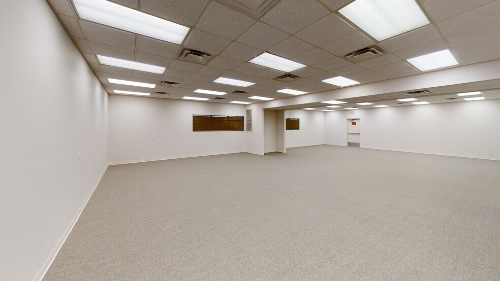 More Photos Of 2900 S Main St, Searcy Office For Sale