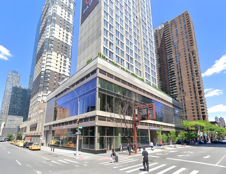 More Photos Of 400 W 42nd St, New York Hotel For Lease