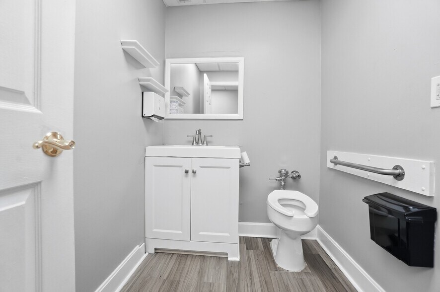 More Photos Of 4753-4759 Cornell Rd, Blue Ash Medical For Sale