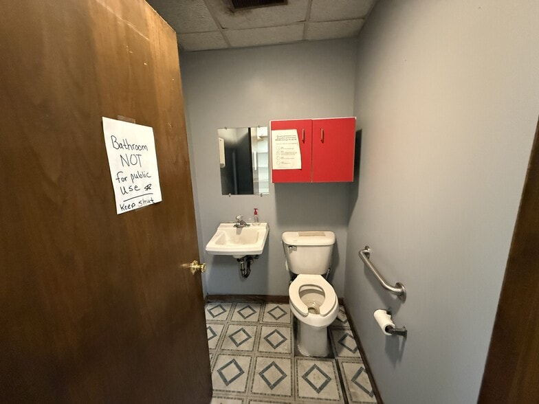 More Photos Of 1301-1315 21st St, Zion Unknown For Lease