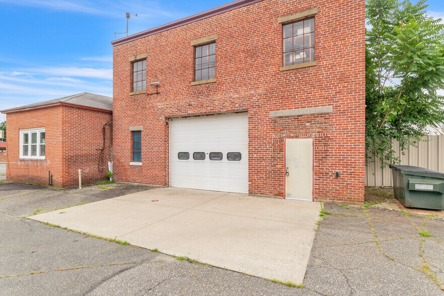 More Photos Of 2019 Bridge St, Three Rivers General Retail For Sale