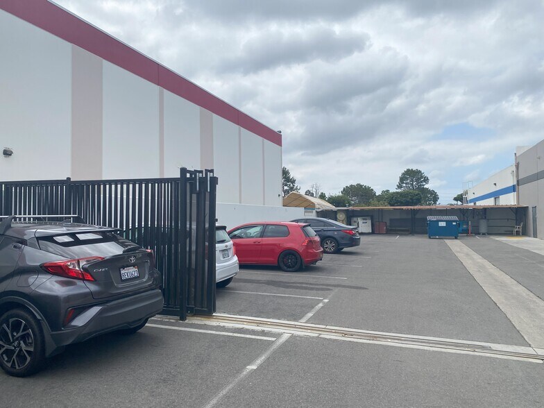 More Photos Of 3700 W Segerstrom Ave, Santa Ana Warehouse For Lease