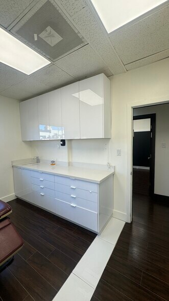 More Photos Of 375 N Canon Dr, Beverly Hills Healthcare For Lease