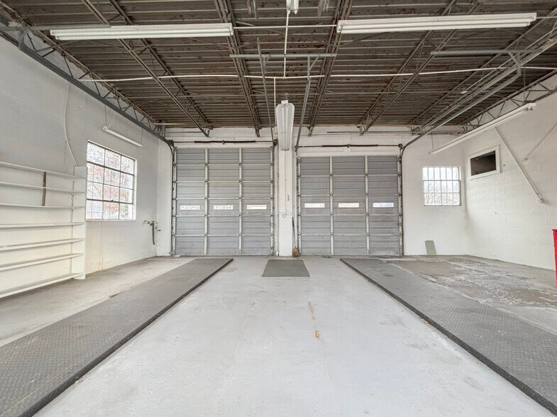 More Photos Of 507 S 12th St, Murray Flex For Sale