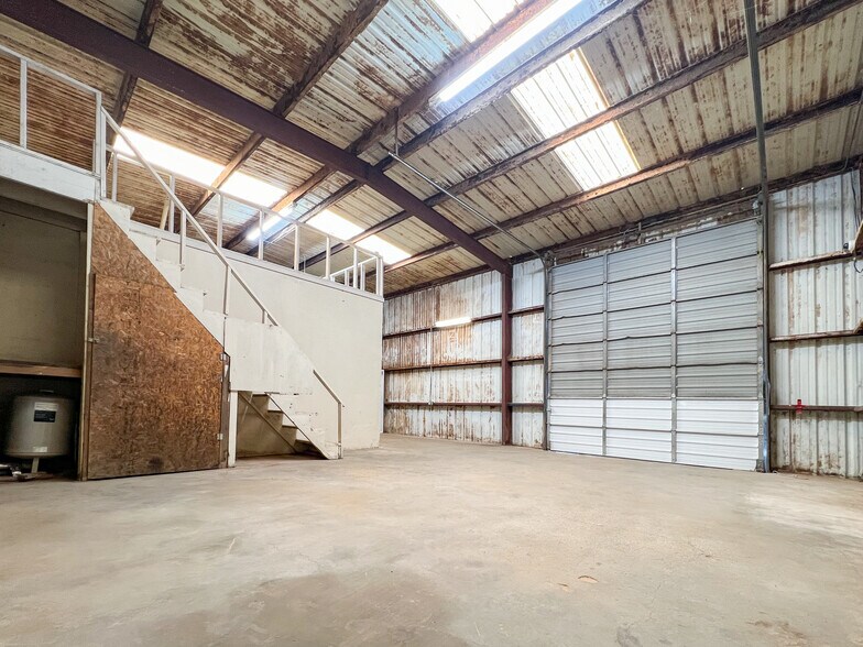 More Photos Of 1304A Dayton Rd, Midland Warehouse For Lease