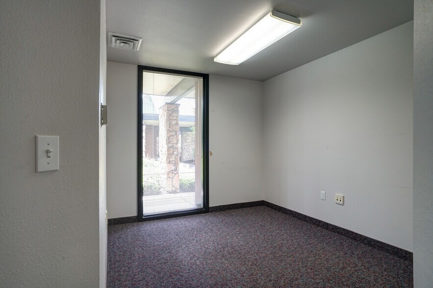 More Photos Of 2815 Willetta St SW, Albany Office For Lease