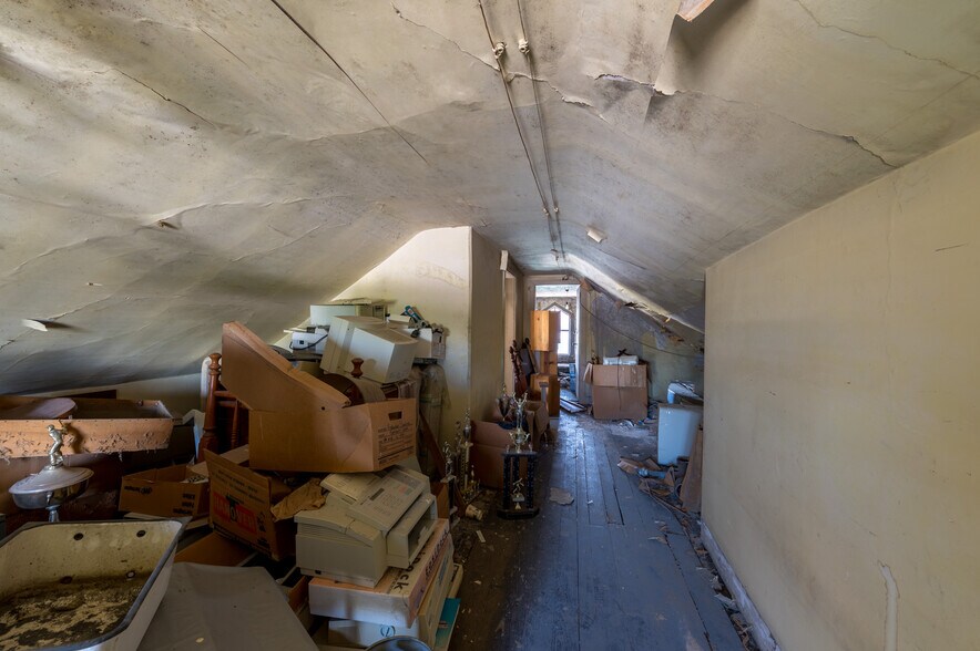 More Photos Of 164 Eyster Rd, Halltown Manufacturing For Sale