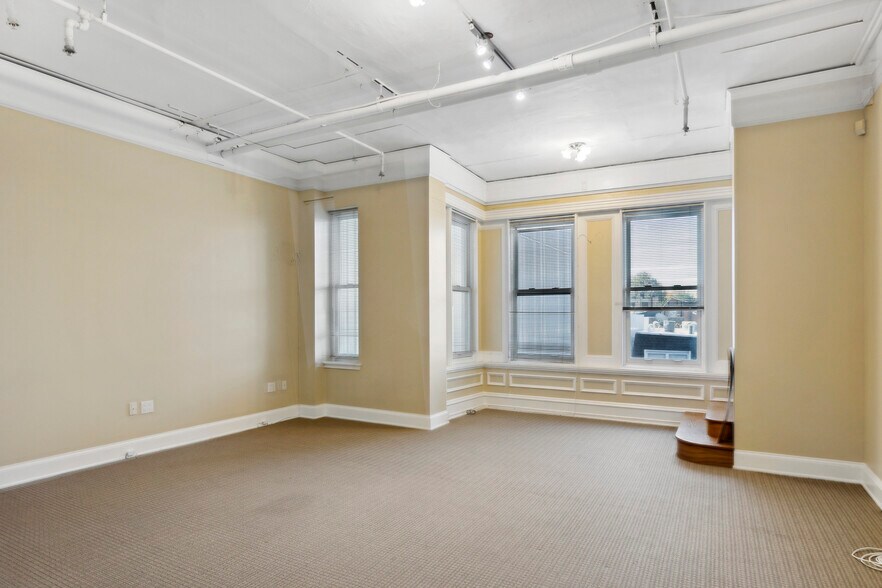More Photos Of 2112 Walnut St, Philadelphia Office Residential For Sale