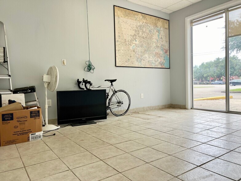 More Photos Of 5727 Highway 6, Missouri City Restaurant For Lease