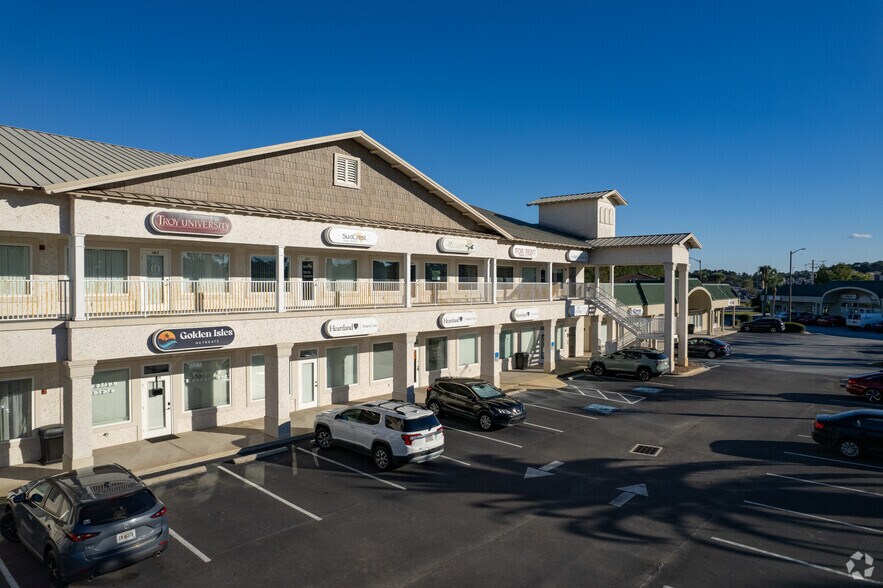 More Photos Of 650 Scranton Rd, Brunswick General Retail For Lease