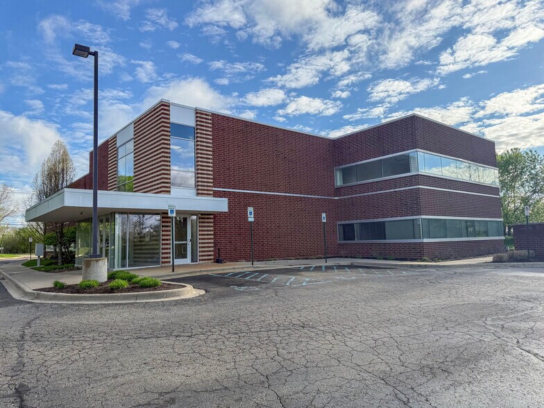 More Photos Of 44725 Grand River Ave, Novi Medical For Lease