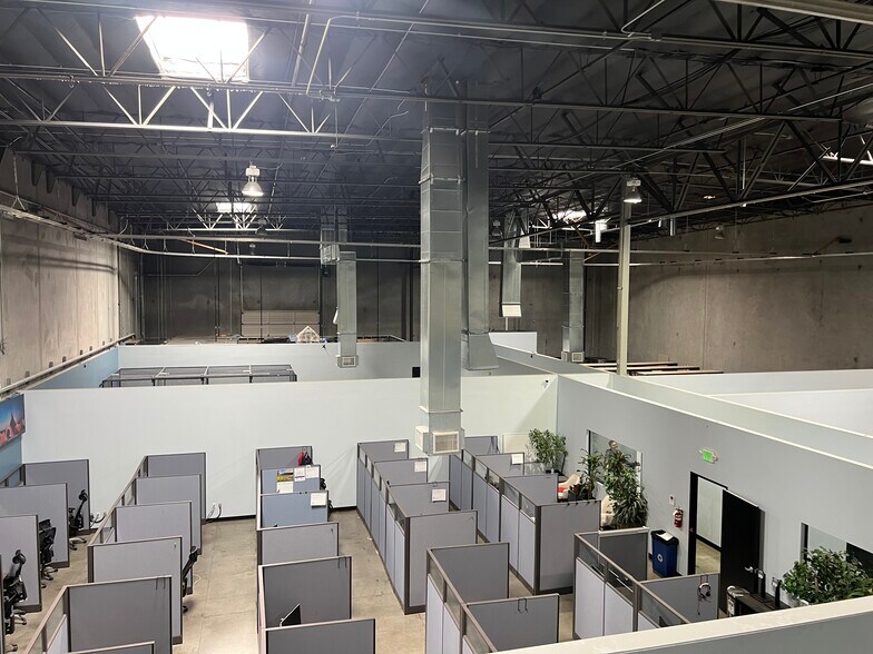 More Photos Of 7663 N San Fernando Rd, Burbank Warehouse For Lease