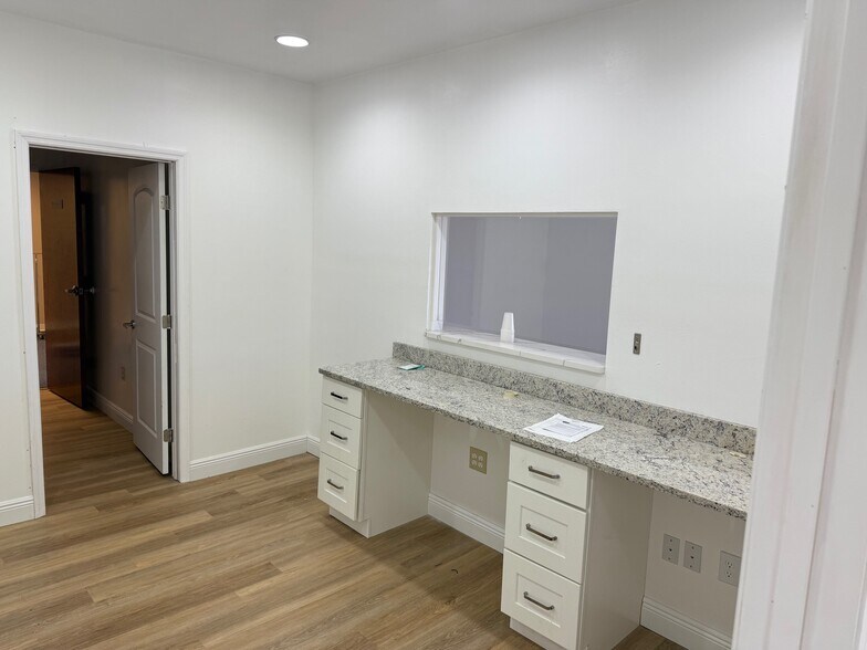 More Photos Of 6921 Pistol Range Rd, Tampa Office For Sale