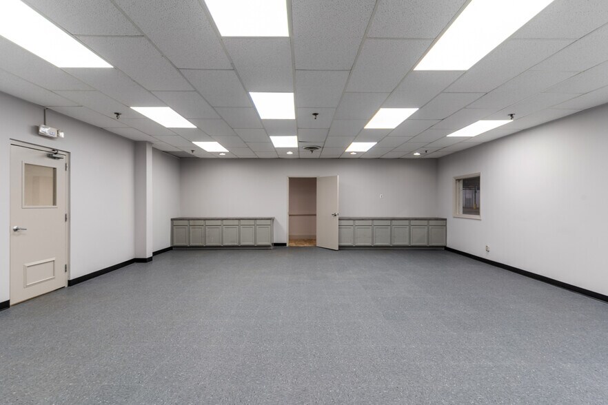 More Photos Of 2370 Sullivan Rd, College Park Manufacturing For Sale