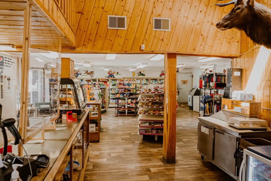 More Photos Of 325 S Main St, Twin Bridges Service Station For Sale