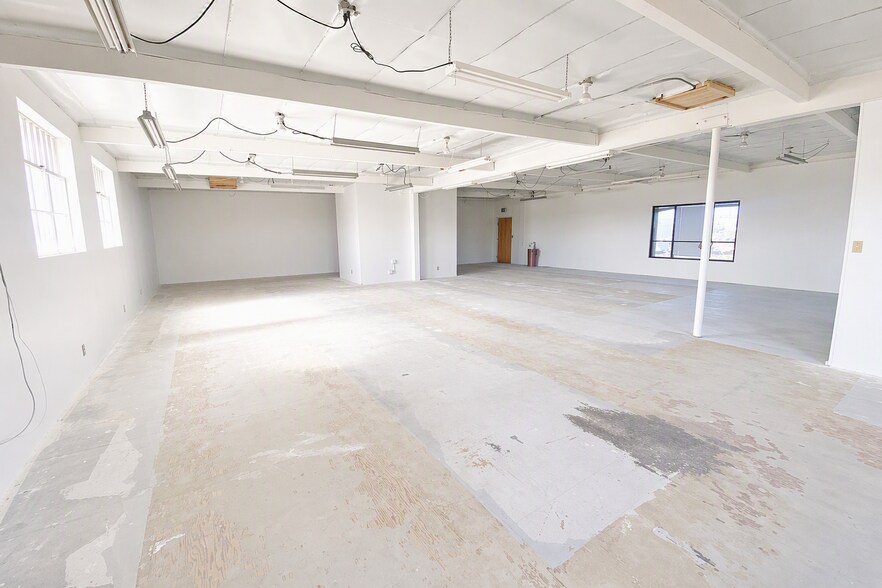 More Photos Of 14005-14009 Crenshaw Blvd, Hawthorne Warehouse For Lease