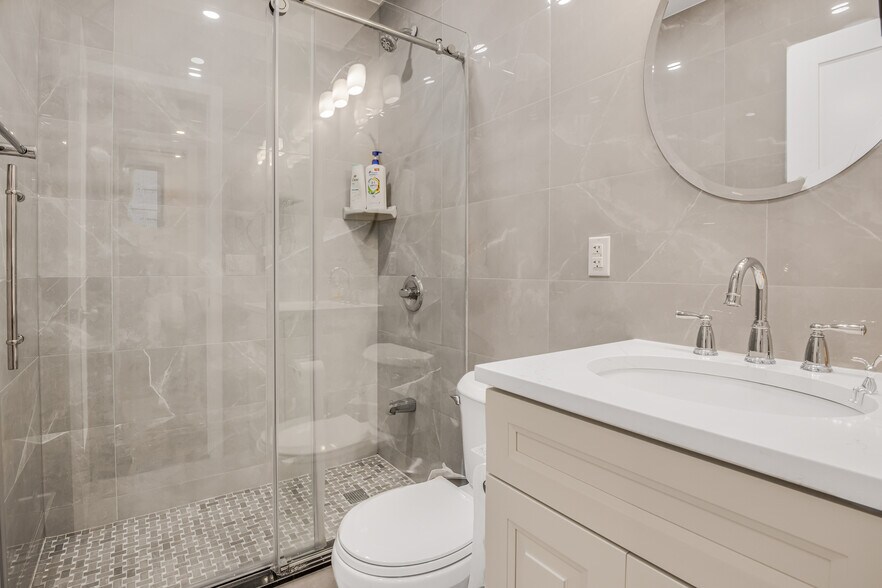 More Photos Of 450 W 44th St, New York Apartments For Sale