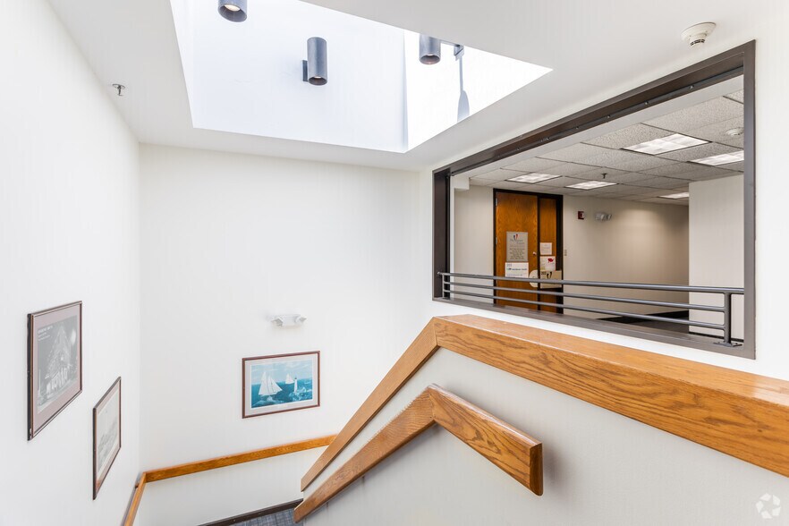 More Photos Of 2 Shaws Cv, New London Medical For Lease