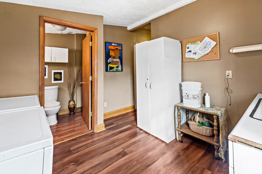 More Photos Of 2048 Winchester Ave, Ashland General Retail For Sale