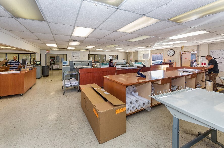 More Photos Of 2435 Military Ave, Los Angeles Office For Lease