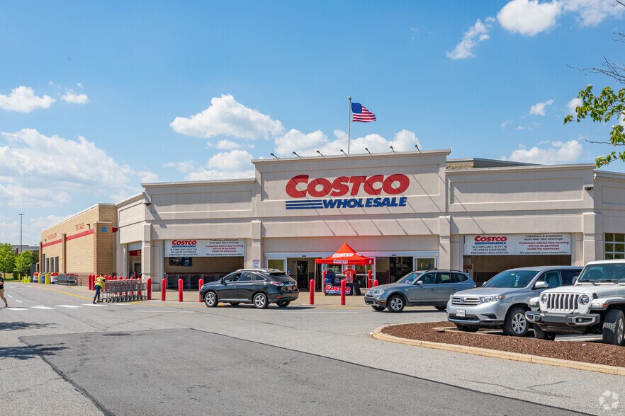 More Photos Of 900 Center Blvd, Newark Freestanding For Lease