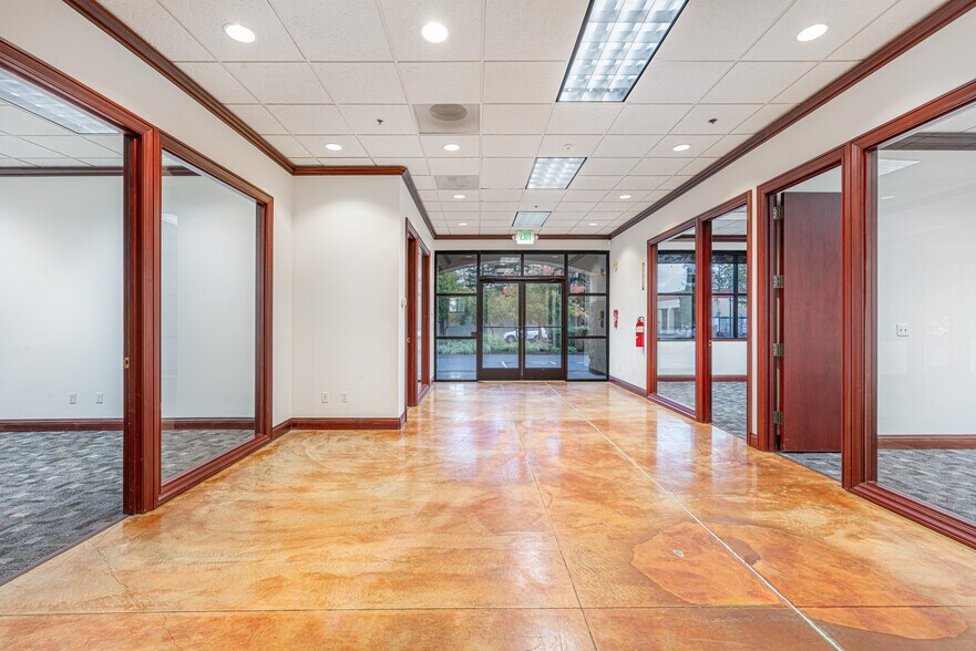 More Photos Of 810 Denbeste Ct, Windsor Office For Lease