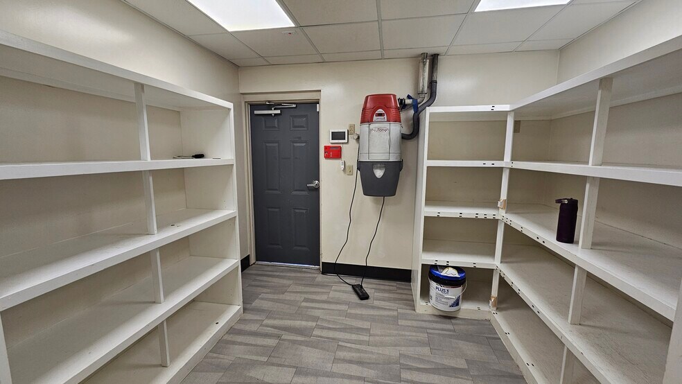 More Photos Of 1340 Lincoln Way E, Chambersburg Office For Lease