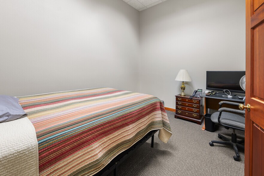 More Photos Of 1828 Park Ave, New Holstein Light Distribution For Sale