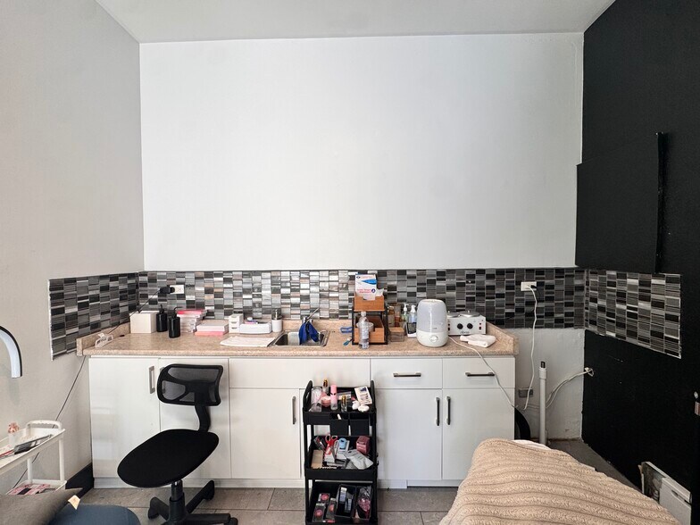 More Photos Of 256 Hazel St, Sudbury General Retail For Lease