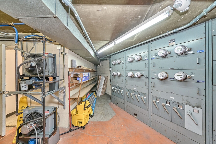 More Photos Of 8737 Beverly Blvd, West Hollywood Medical For Sale